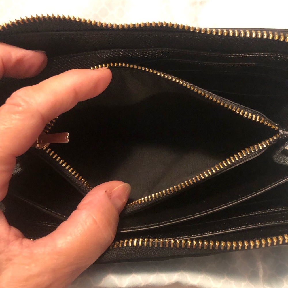EUC Coach Long Zip Wallet Like New - Used 2 Months - Picture 5 of 6